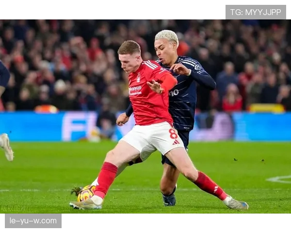 阿贾克斯中场新星表现稳健，持续为球队进攻注入新活力