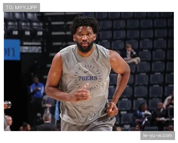 乔尔·恩比德走路像隔壁大叔，回家像皇帝